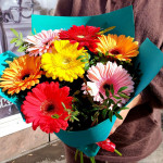 Цветы в коробке «Пинк» от интернет-магазина «Фрезия»в Магнитогорске